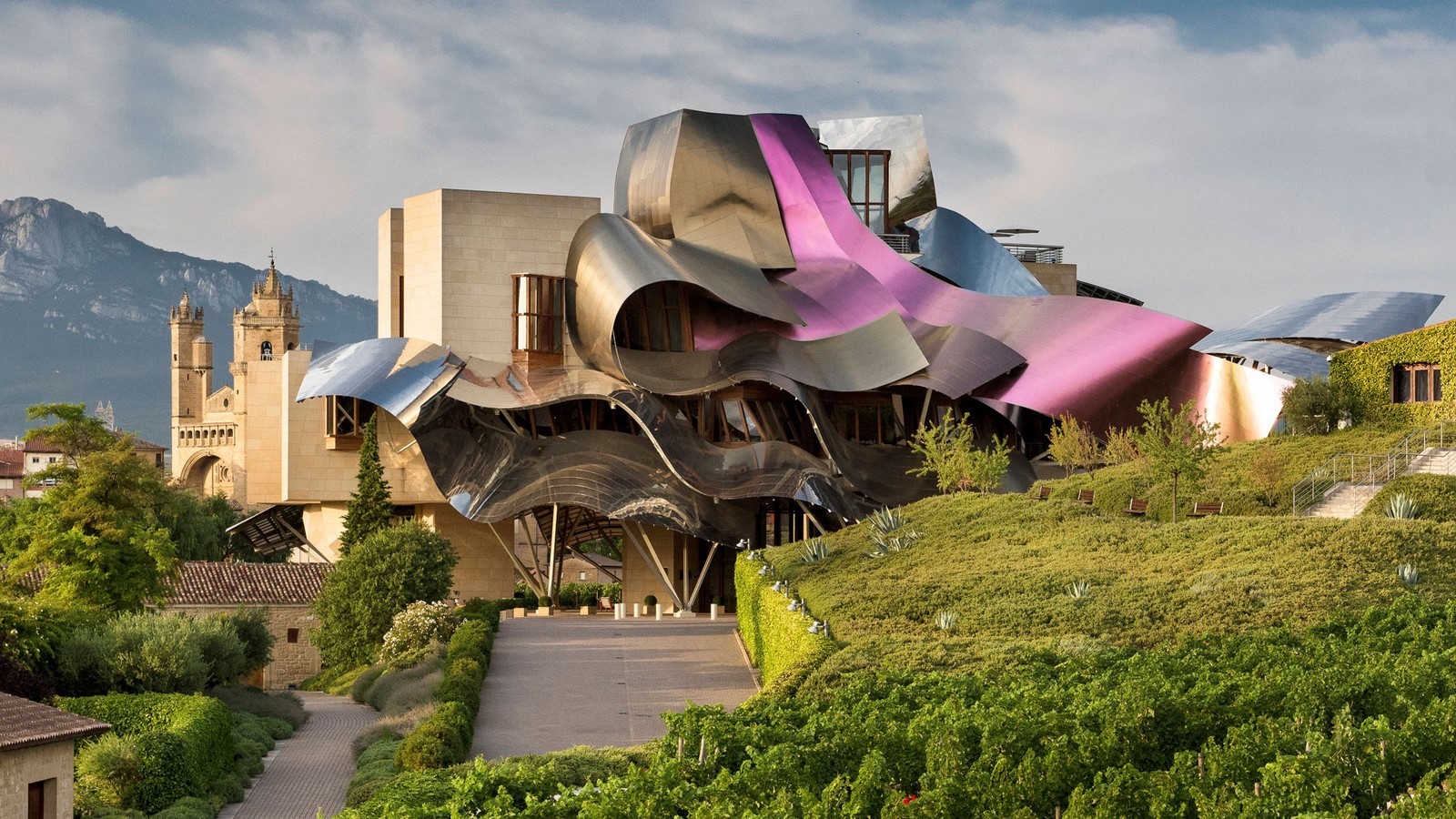 Frank Gehry- 15 Iconic Projects - RTF | Rethinking The Future-30
