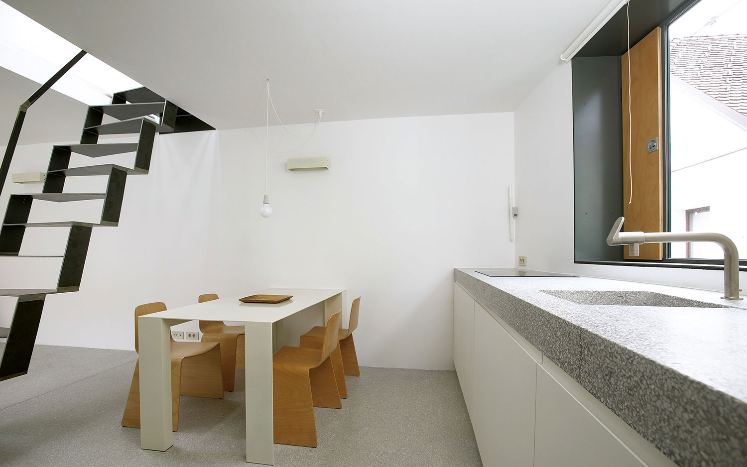 超小型房屋

注：XXS一般表示超小号，结合house推测这里是指超小型的房屋，不过XXS house并非常见固定表达，若有特定语境含义，可能需调整翻译 丨斯洛文尼亚丨dekleva gregorič architects-14