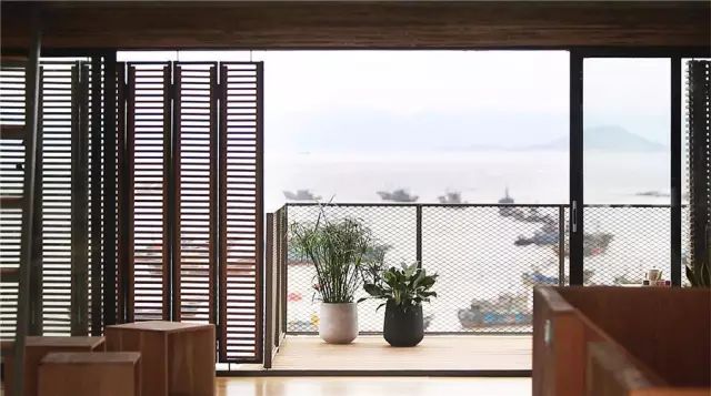 《梦想改造家》封神之作：同样花了130万，爆改悬崖之上老破危房，真的太牛了！-157