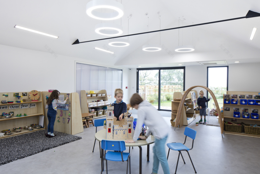 草地上的托儿所,英国 / MailenDesign-75