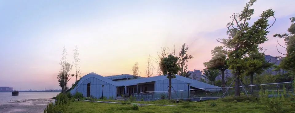 苏州东太湖防汛仓库获德国设计奖 | 融入自然的绿色建筑-40