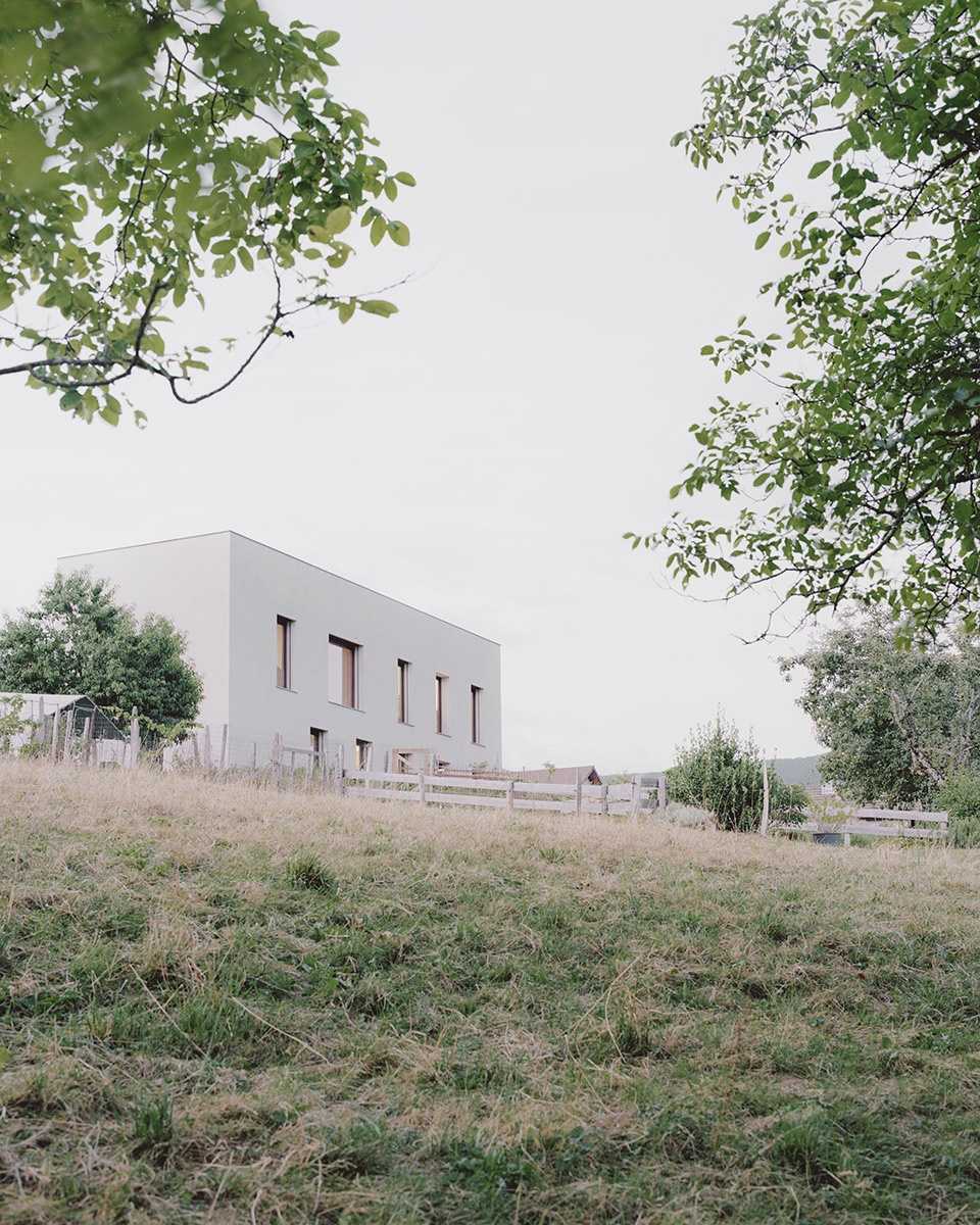 阿尔卑斯山下木结构小屋，法国 / studio razavi architecture-5