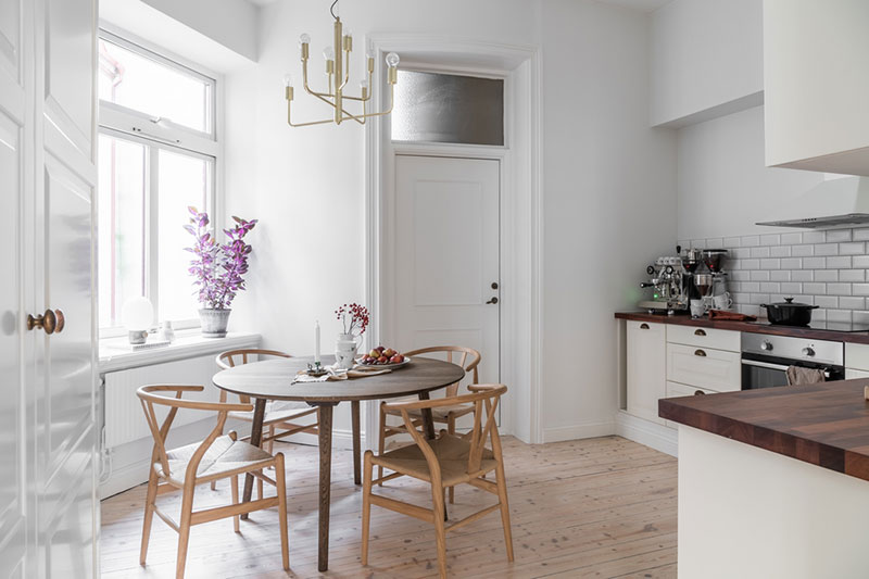 瑞典温馨公寓 | 木质元素与暖色调的完美融合-21