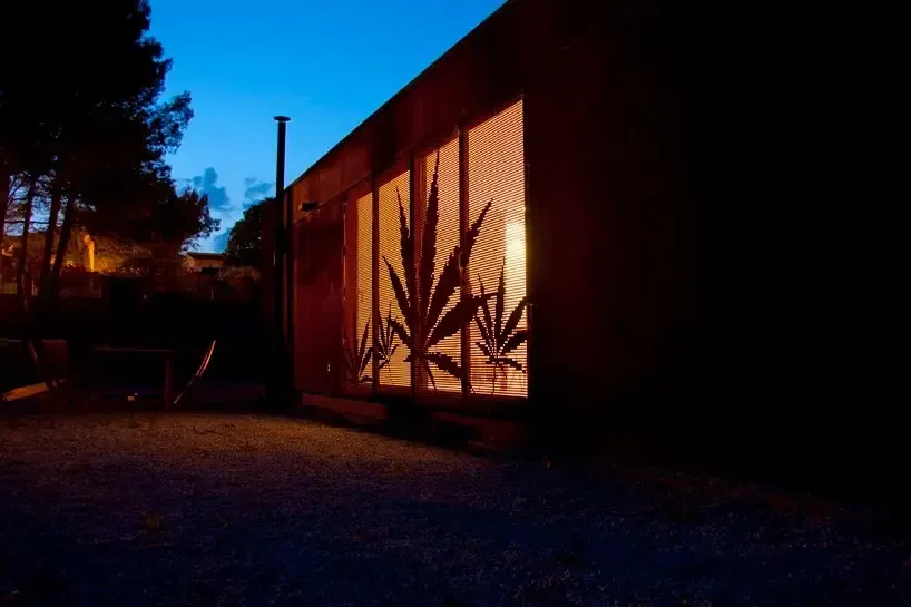 西班牙 Infiniski Menta House | 预制钢结构的诗意建筑-15