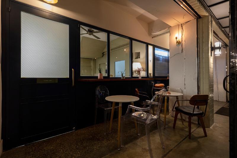 15 坪小屋变装，复古咖啡馆的温馨魅力-18