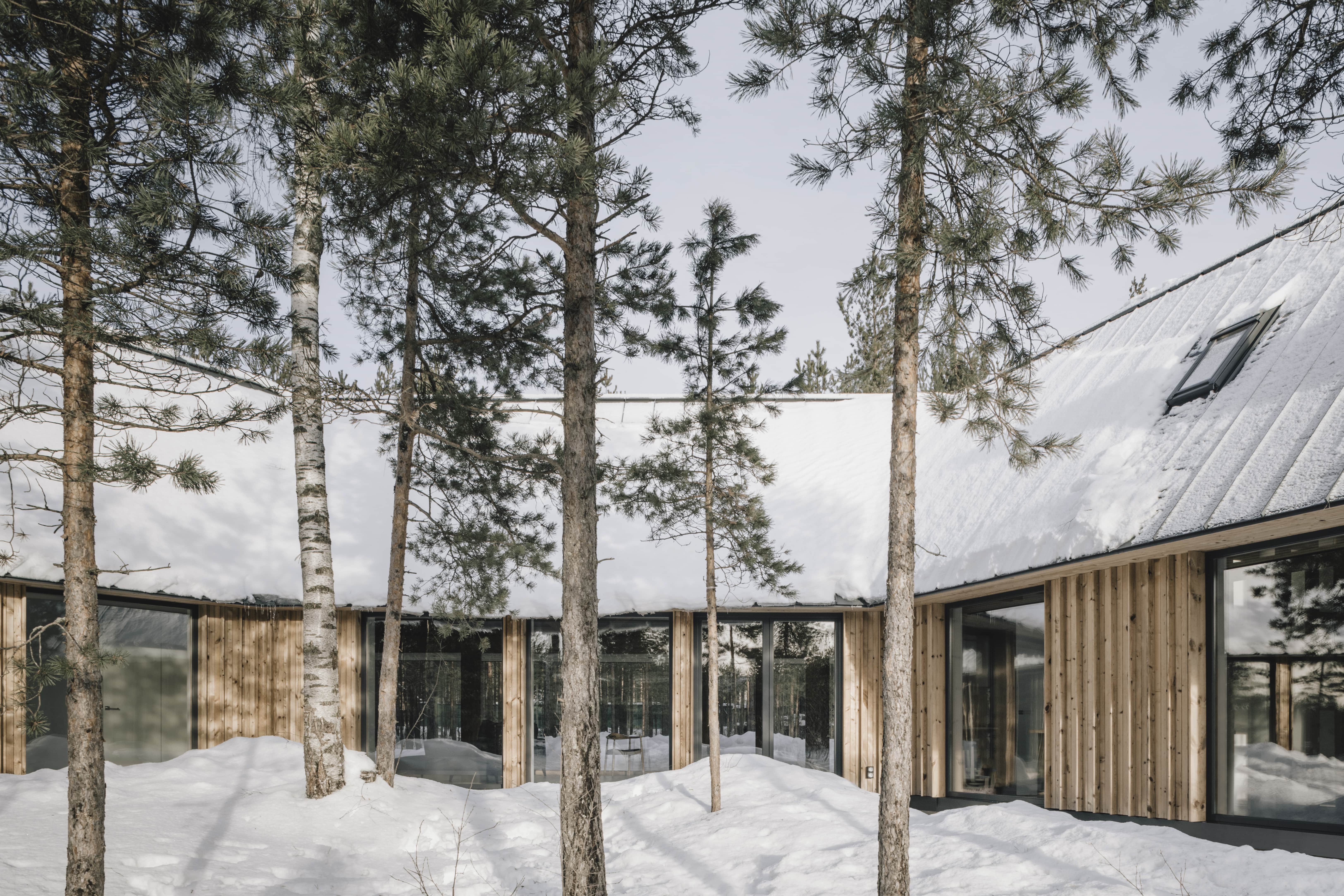 托架屋；支架屋（注：bracket有托架；支架等意思，这里结合具体语境可能会有更合适的表达，如果Bracket House是特定名称，可保持原样或根据其背景赋予更准确称呼 ） -8