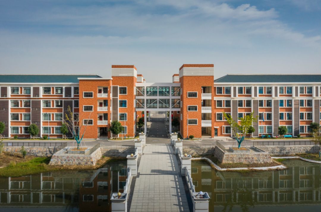 霍邱一中楚汉风新校区 | 两轴一心,江南水景校园-52