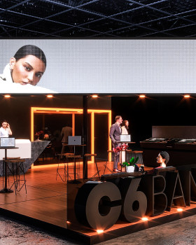C6 Bank 展览摊位设计丨Paulo Rodrigues | Pê High Decô