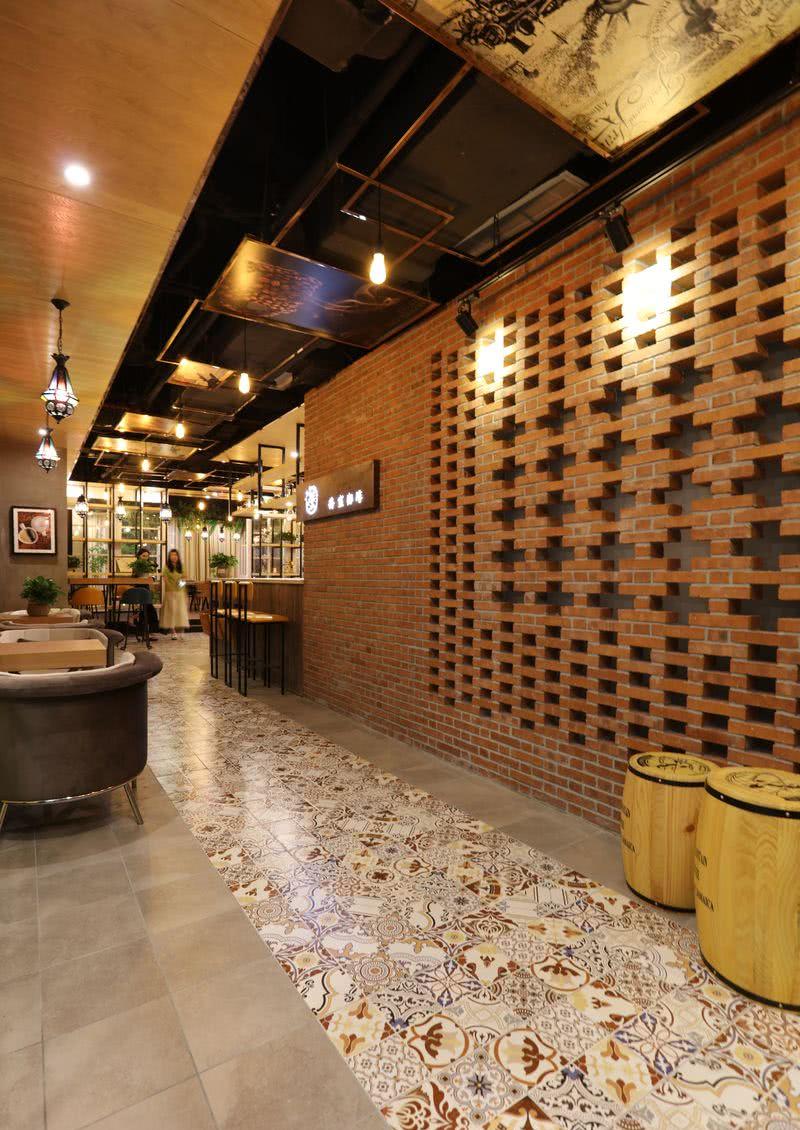 乔宣咖啡 | 工业复古风格的迷你学习空间-8