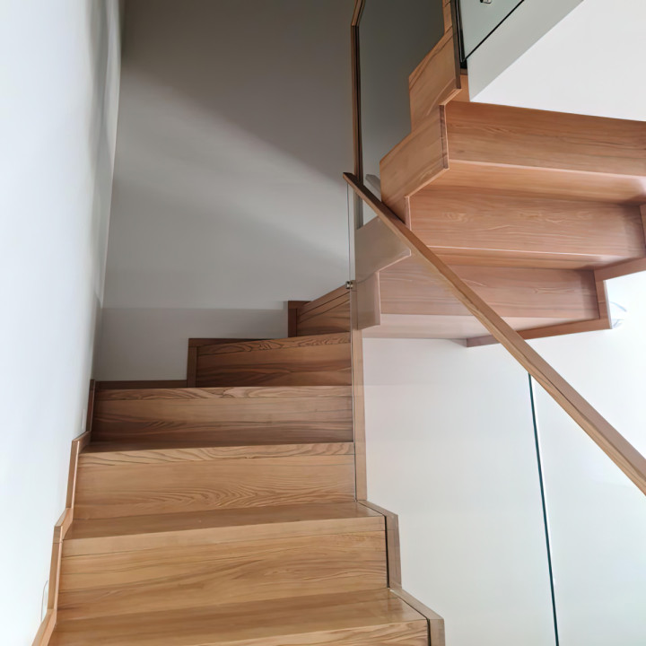 Gradius木质梯架式楼梯定制项目丨乌克兰基辅丨Gradius公司-1