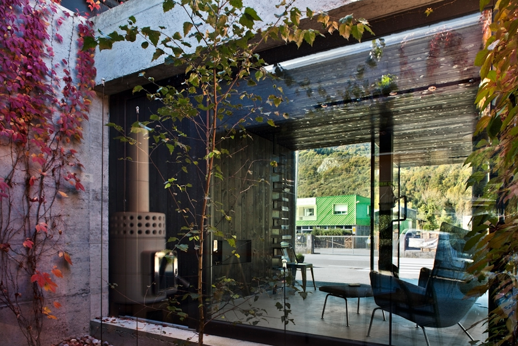 玻璃之屋 · 木质壁炉展示空间的扩建与创新-24