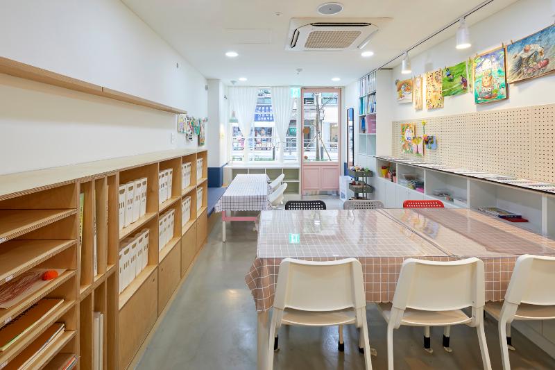 简约温馨的 8 坪美术教室设计-6