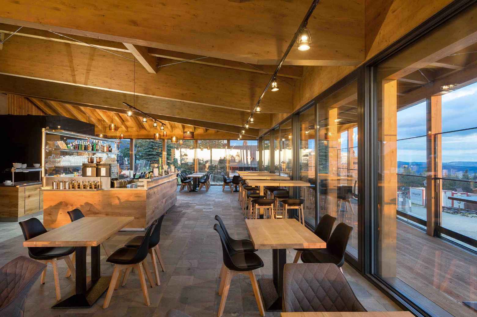 Výstupní stanice lanové dráhy na Pustevnách – Mrva.net-18