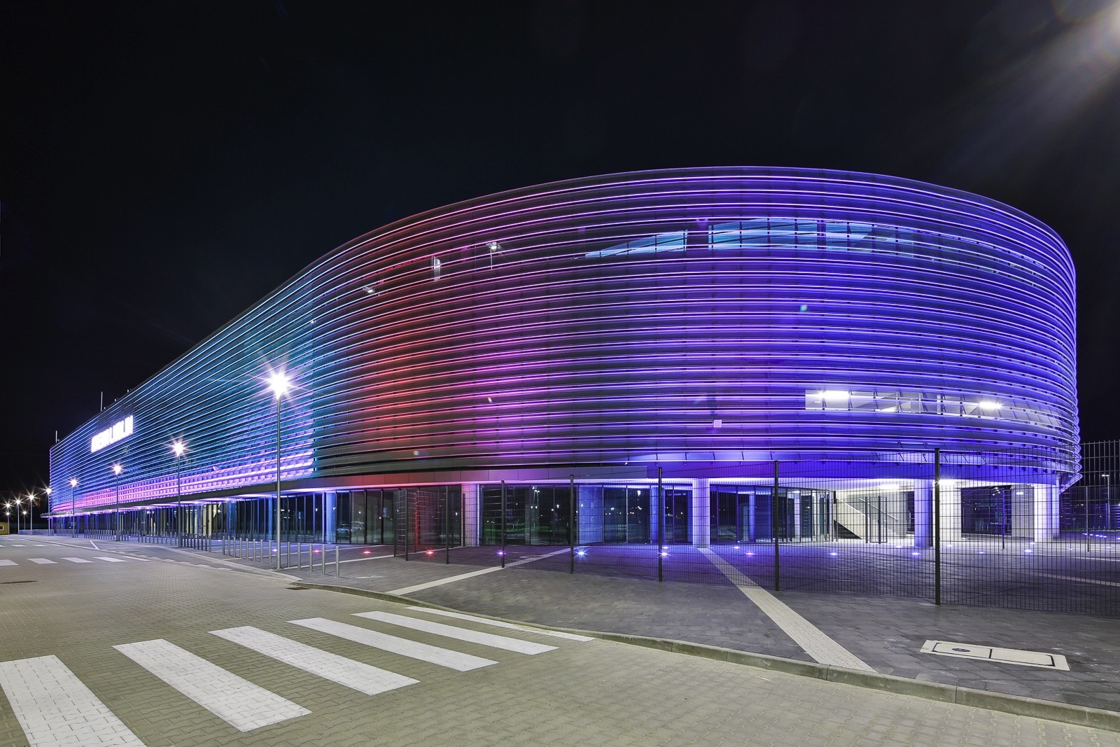 波兰卢布林体育馆,现代功能与视觉冲击的融合-23