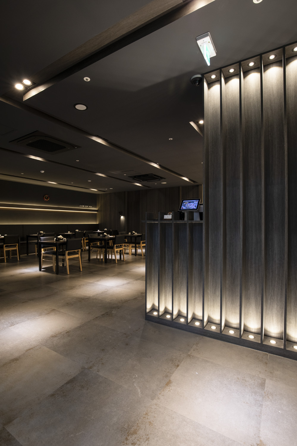 现代高级餐厅设计展示-23