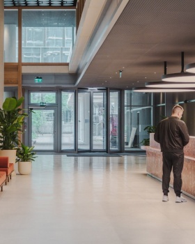 Towarowa 22多功能综合体办公楼