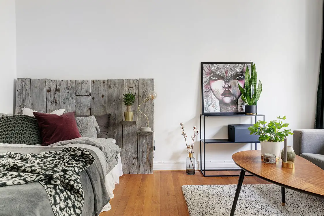 24 平米瑞典小公寓，入口变办公室巧妙利用空间-3