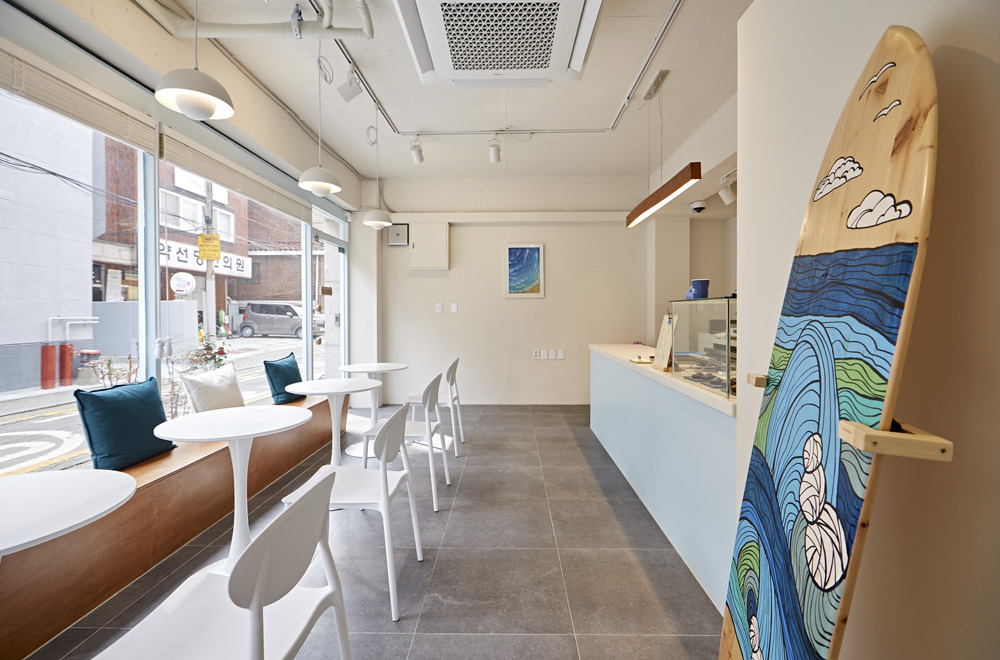 简约时尚的 12 平米咖啡店设计-9