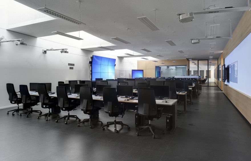 独立高效的安全中心-5