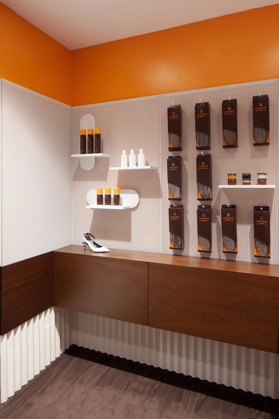 纽约 Saks Fifth Avenue 的 Leather SPA 旗舰店设计-21