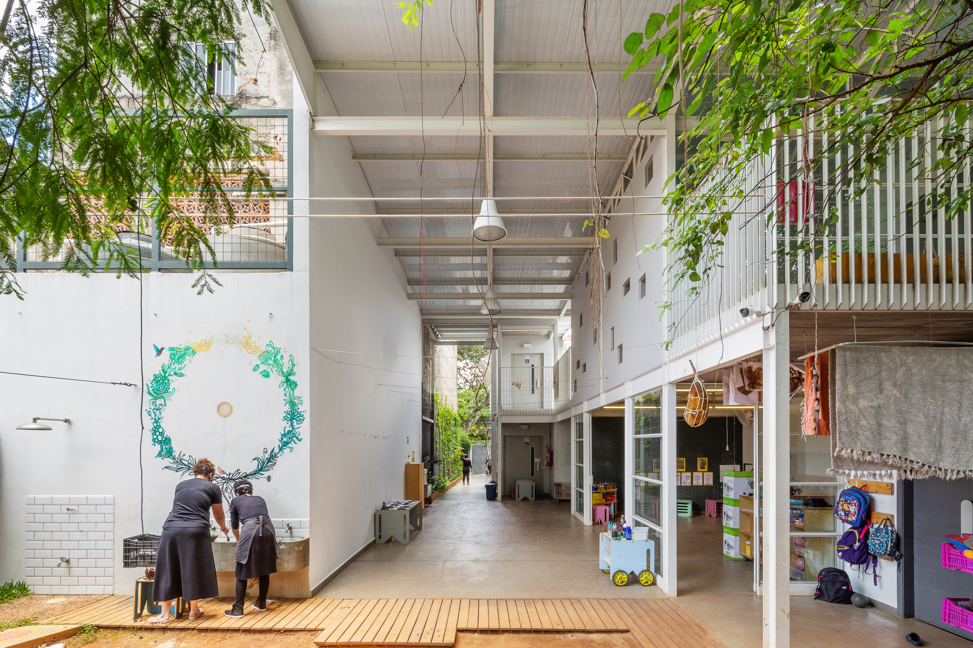 社区学校 2 号 pavilion（注：pavilion常见释义有亭子、楼阁、大型帐篷、展览馆等，仅根据目前内容难以准确对应唯一含义，若无法确定其准确指向，可在实际运用中根据具体场景进一步核对或替换合适中文表达） 丨Ateliê GR-18