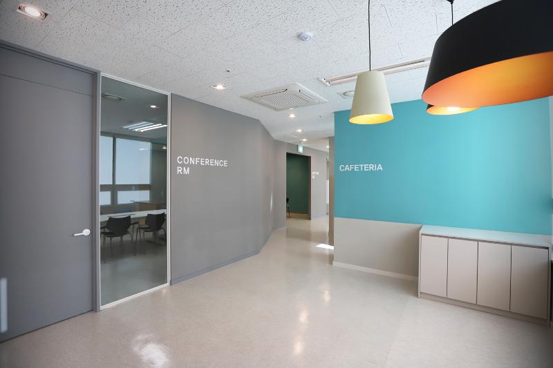 简约清新办公空间设计-3