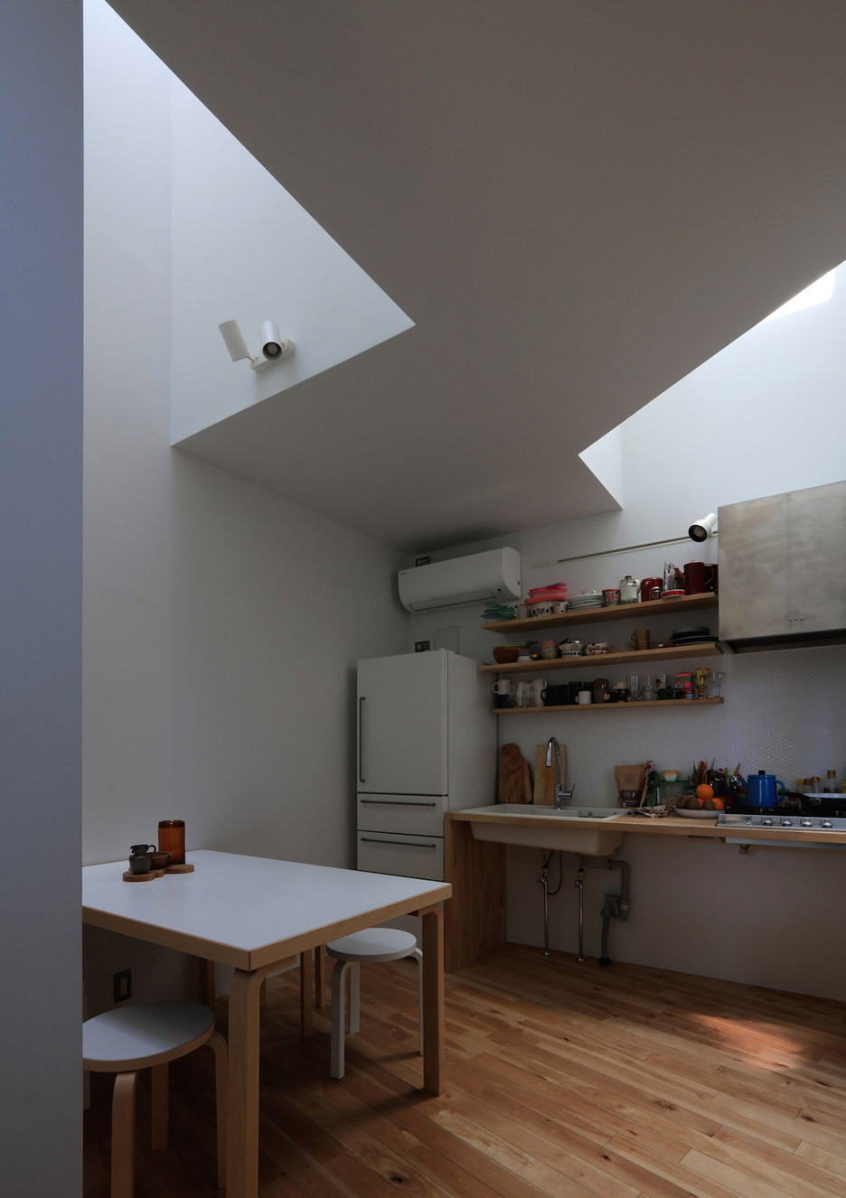 错层手法为四米宽的东京住宅增添无限魅力-4