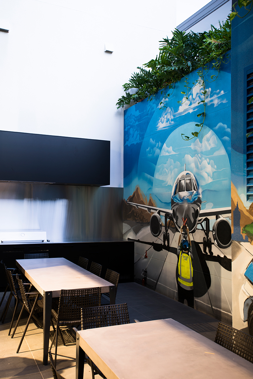 灵活高效，航空护理公司的创意办公空间-0