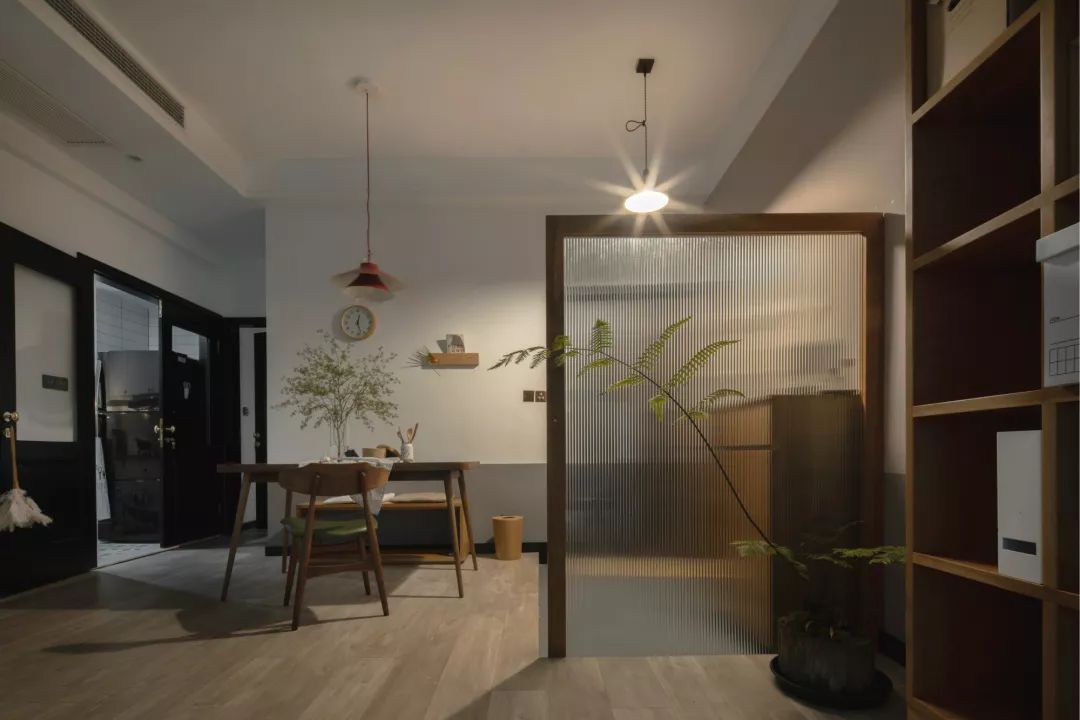 成都 72㎡度假风住宅 | 原木元素与低饱和度色彩的完美结合-10