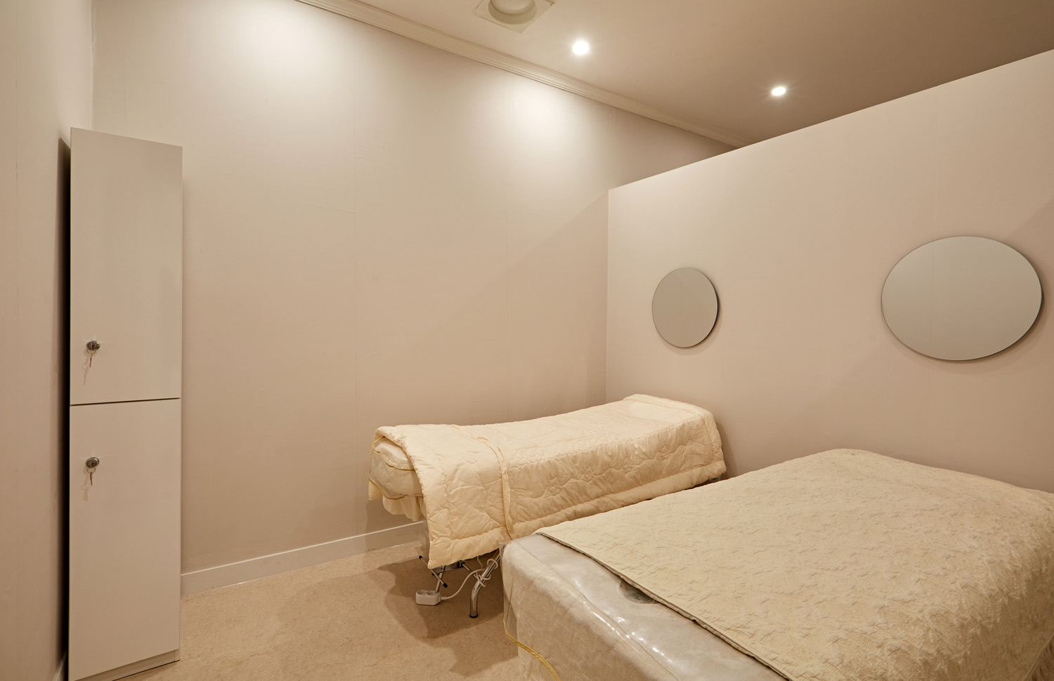 优雅温馨 12 平米皮肤商店设计-7