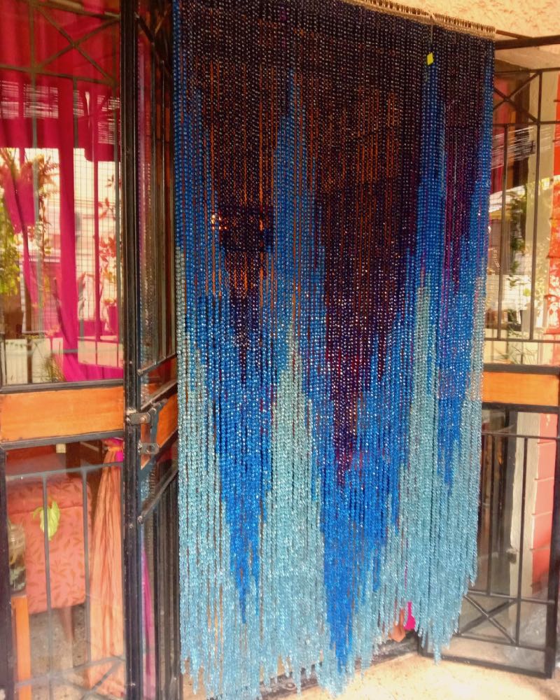 纽约渐变蓝亚克力水晶珠帘隔断丨美国纽约丨Memories of a Butterfly-5