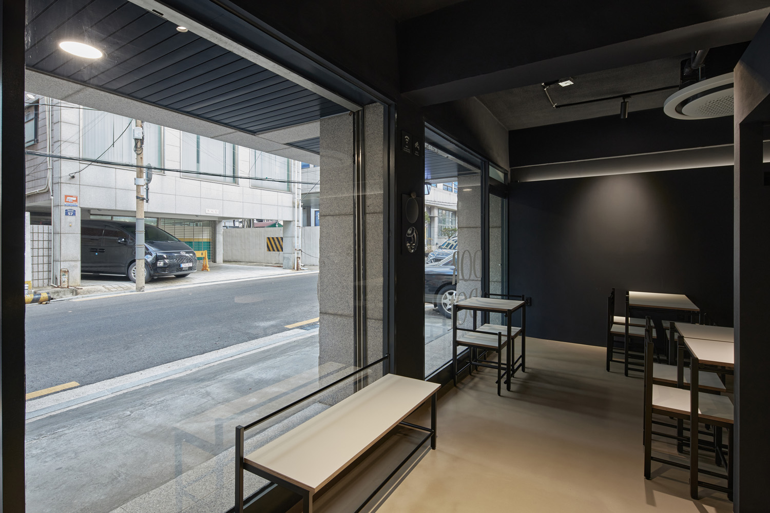 11 平卡普蒂尔，高级黑打造精致室内空间-10