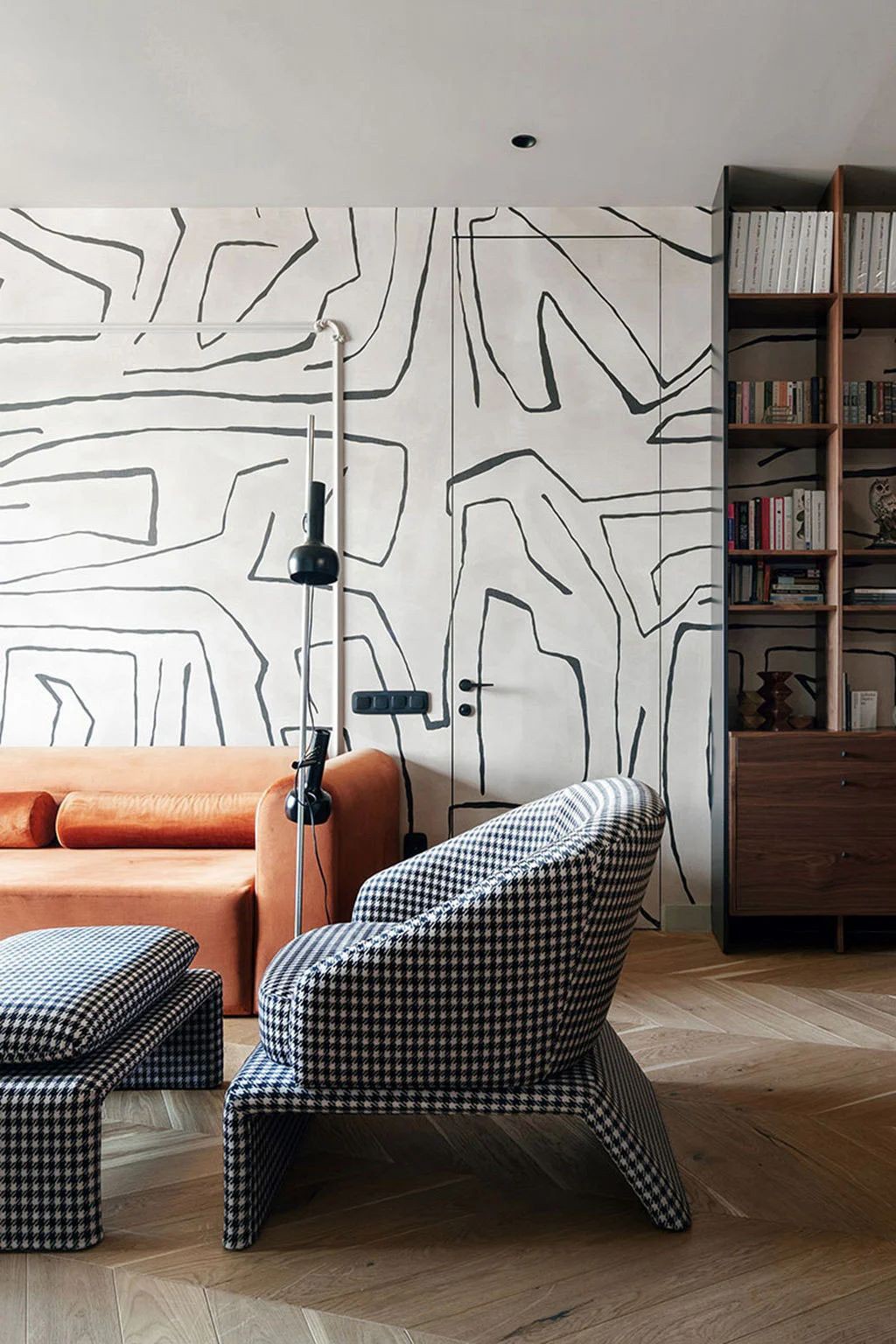 多彩不规则布局公寓，大胆壁纸打造现代时尚空间-26