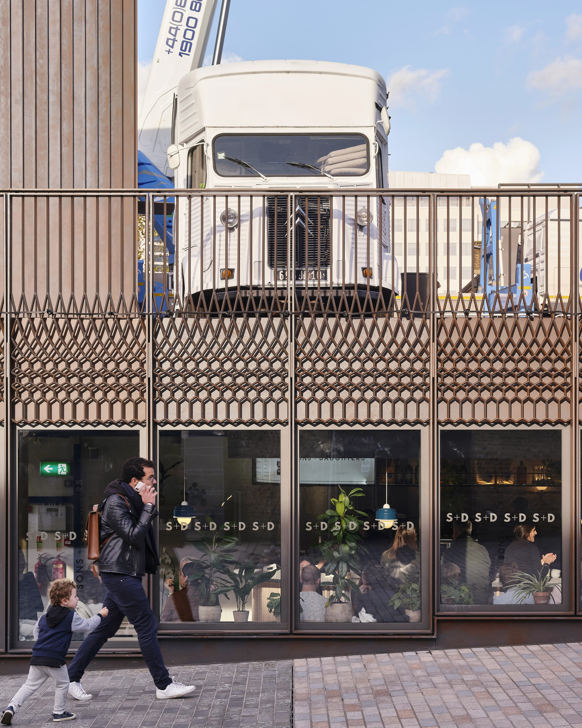 Granary Square Pavilion / Bell Phillips Architects-14