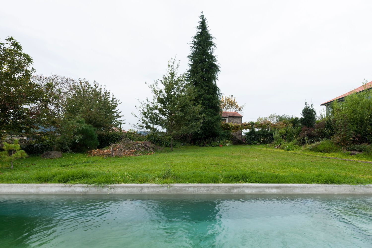 葡萄牙 Coura 简约度假屋丨Luís Peixoto-32