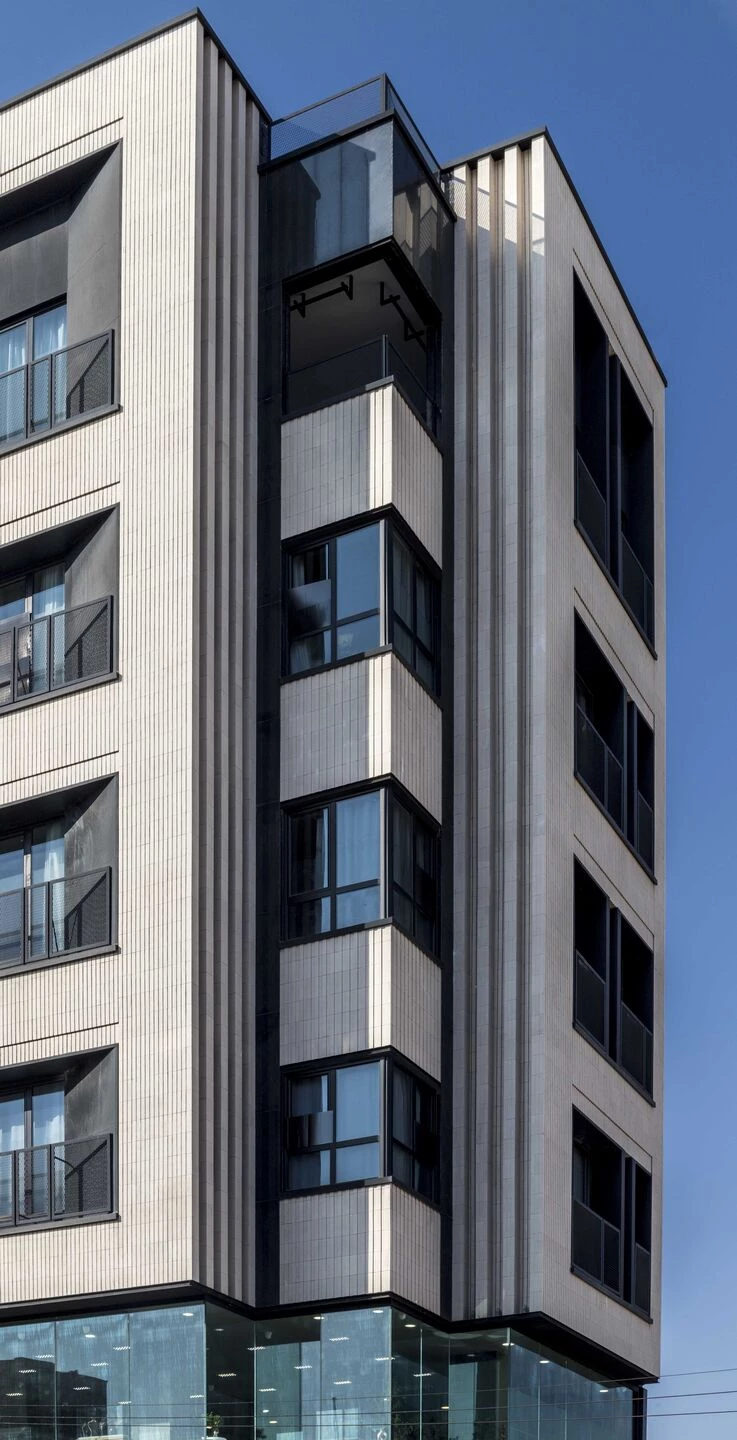 AGHAGHIA · 伊朗 Qom 的悬浮雕塑式公寓设计丨RJ ARCHITECTS-19