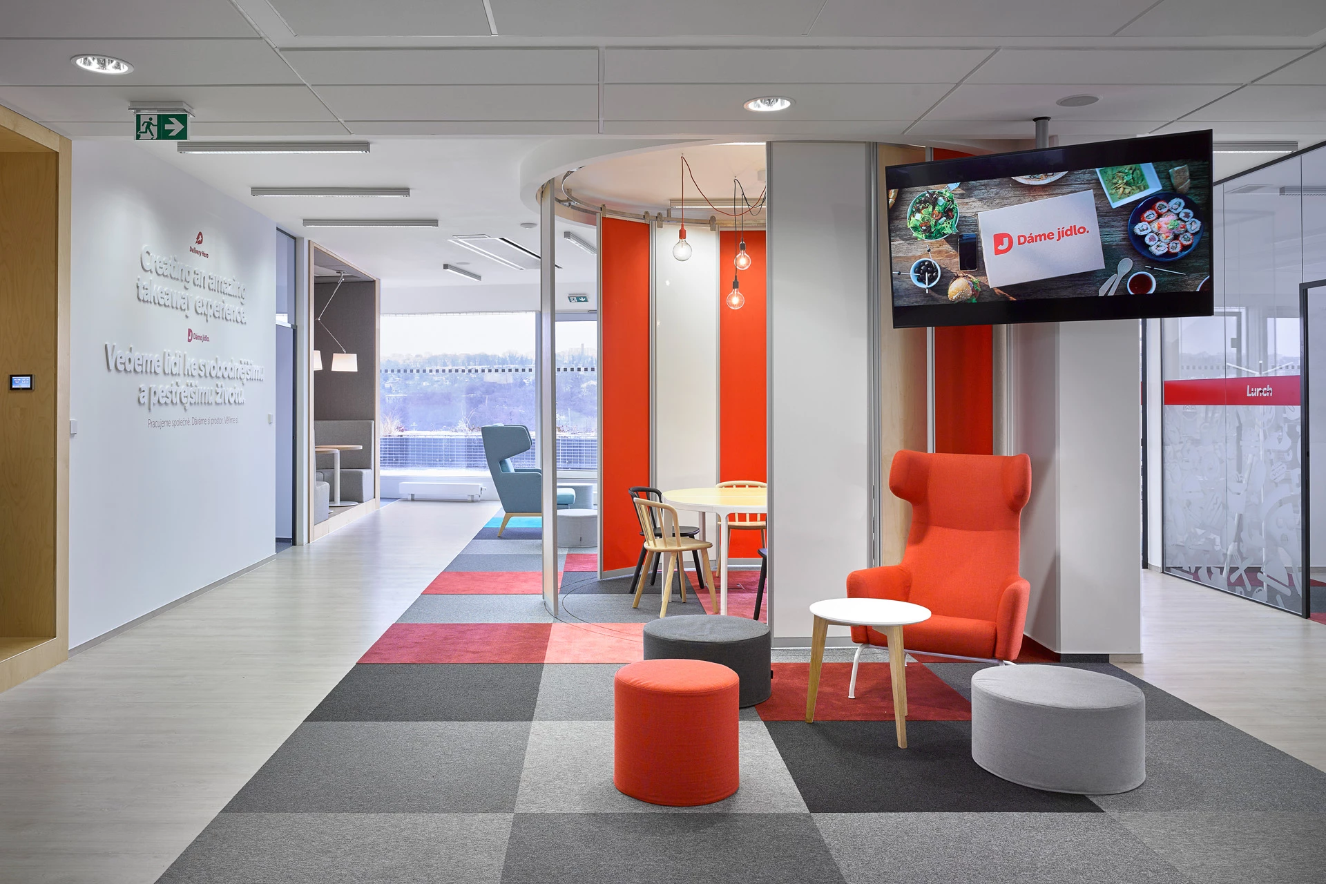 灵活办公空间，美食公司 Dáme jídlo 的年轻创意设计-13