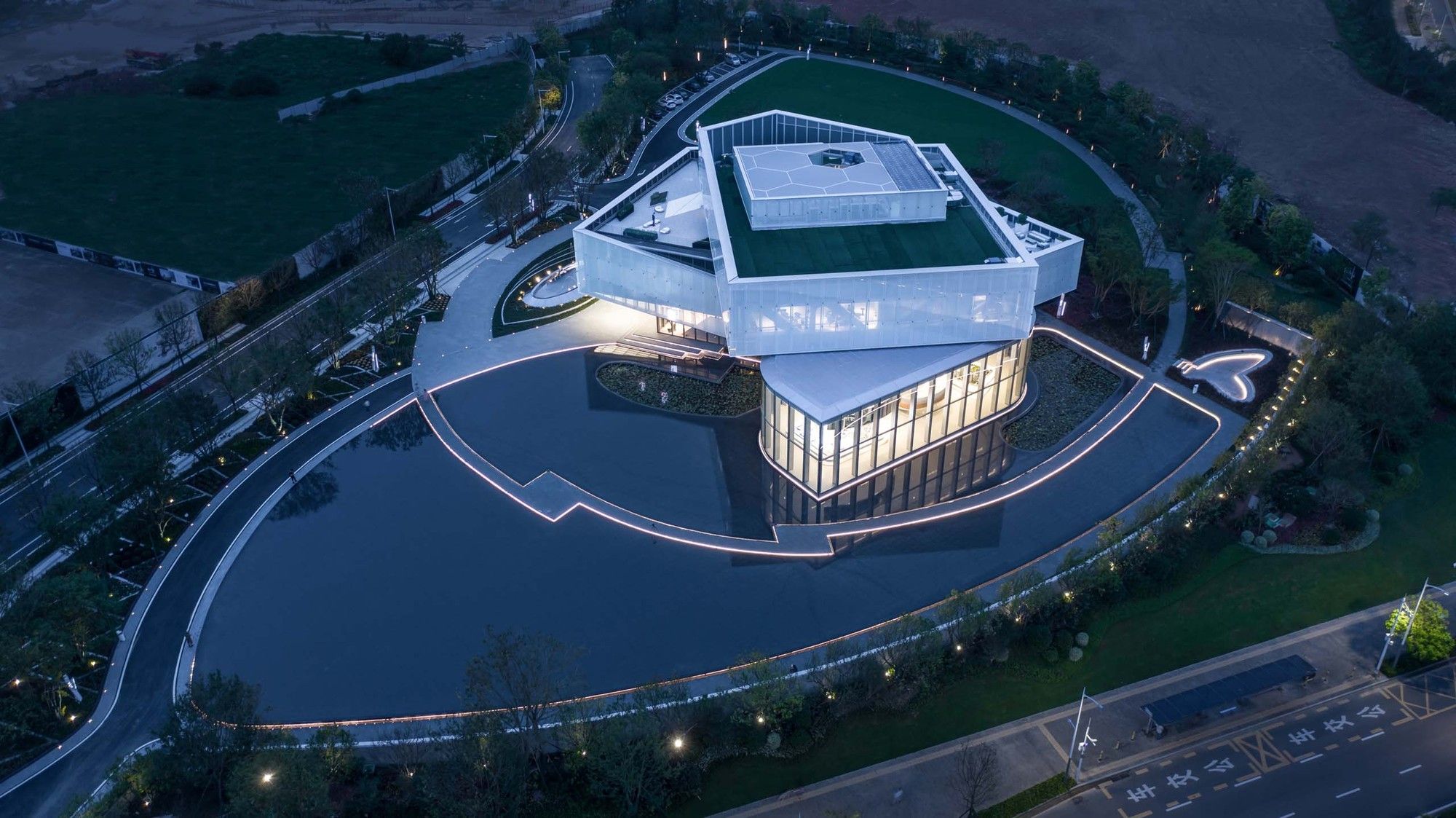 世茂深港国际中心展览中心-11