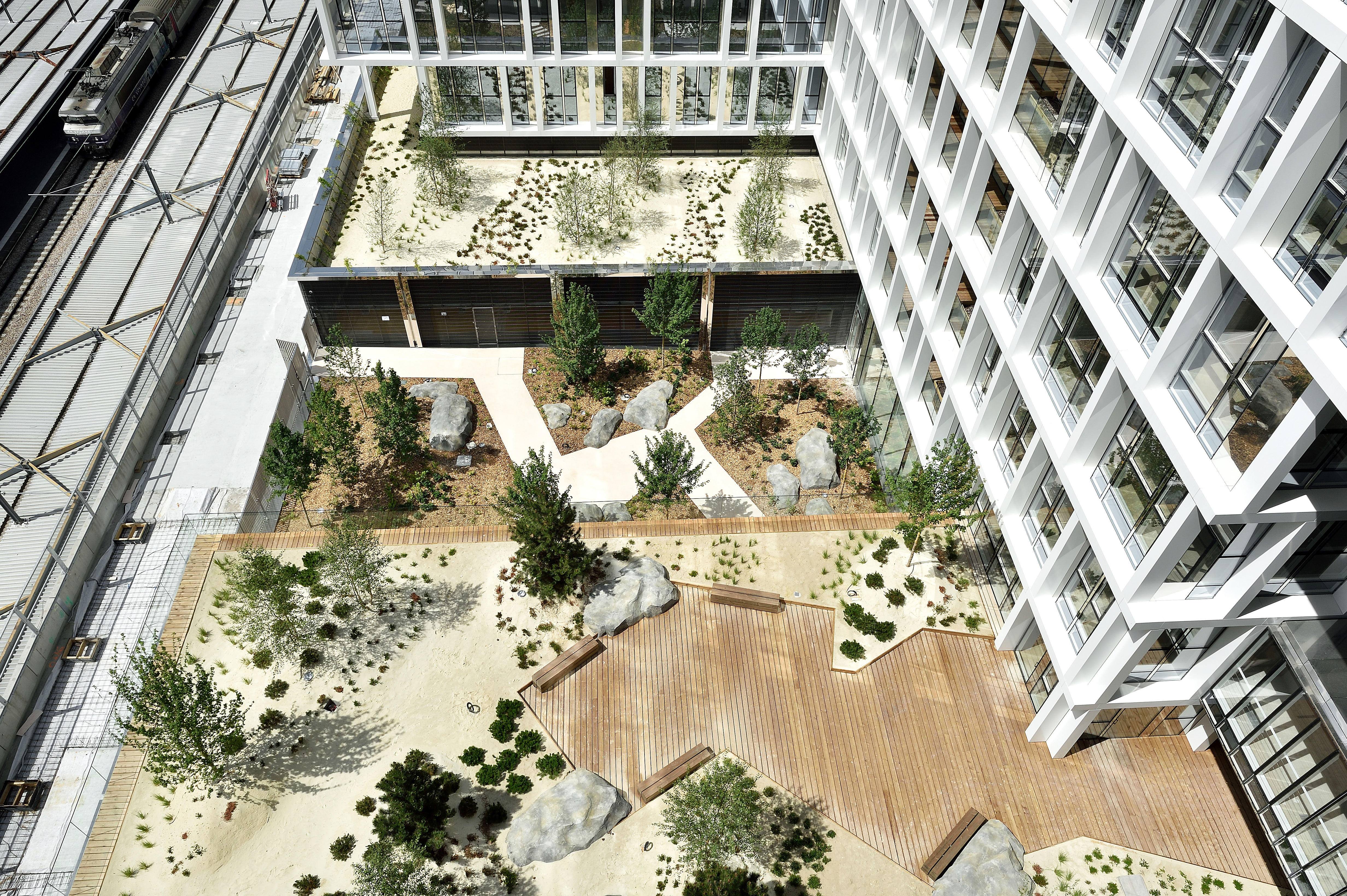 巴黎废弃火车站改造的活力新地标-16