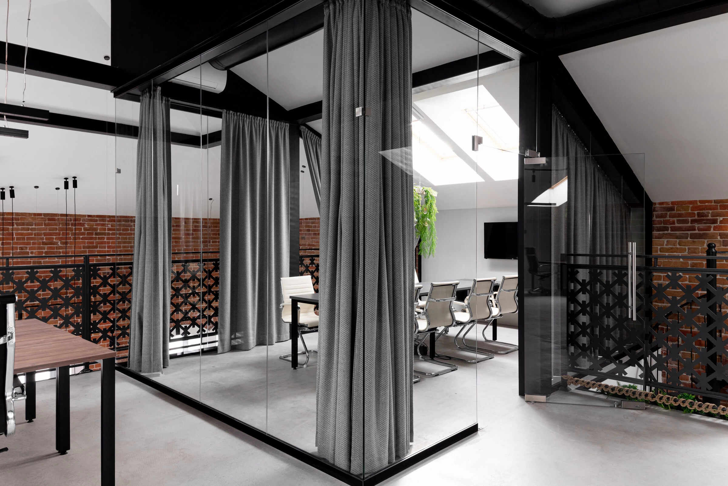 俄罗斯河港历史电站变身办公室丨俄罗斯秋明丨Brusnika Company-31