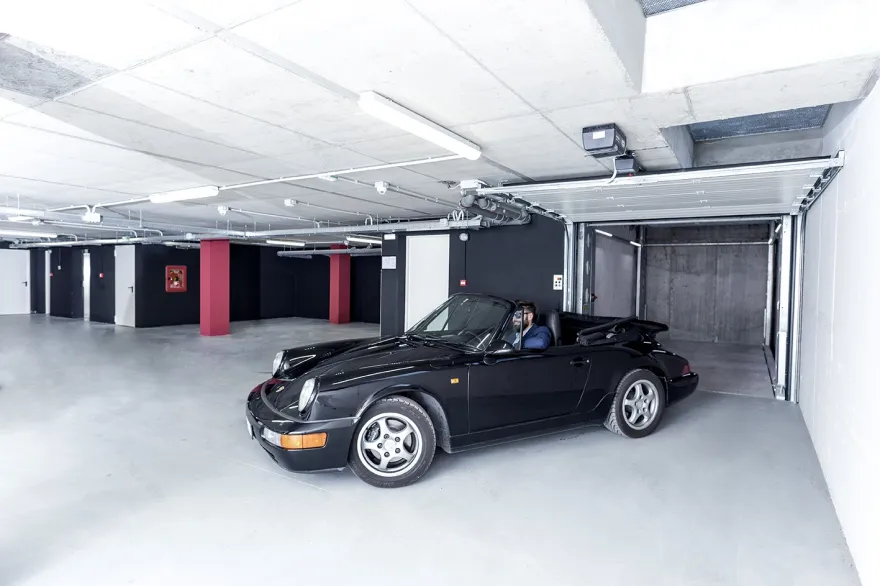 意大利湖畔酒店智能停车设计-26