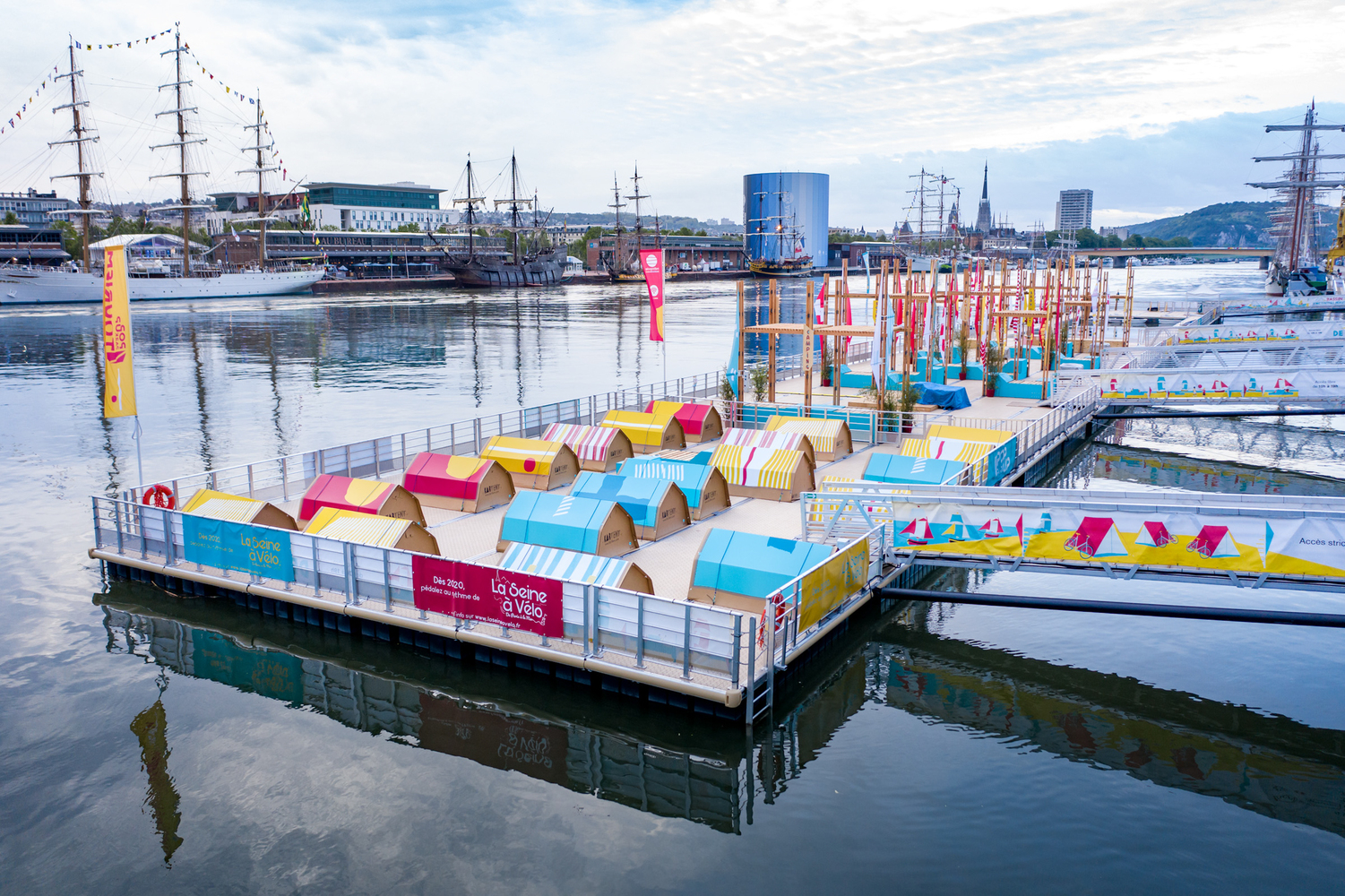 法国鲁昂临时公园·绚丽多彩的帆船造型-10