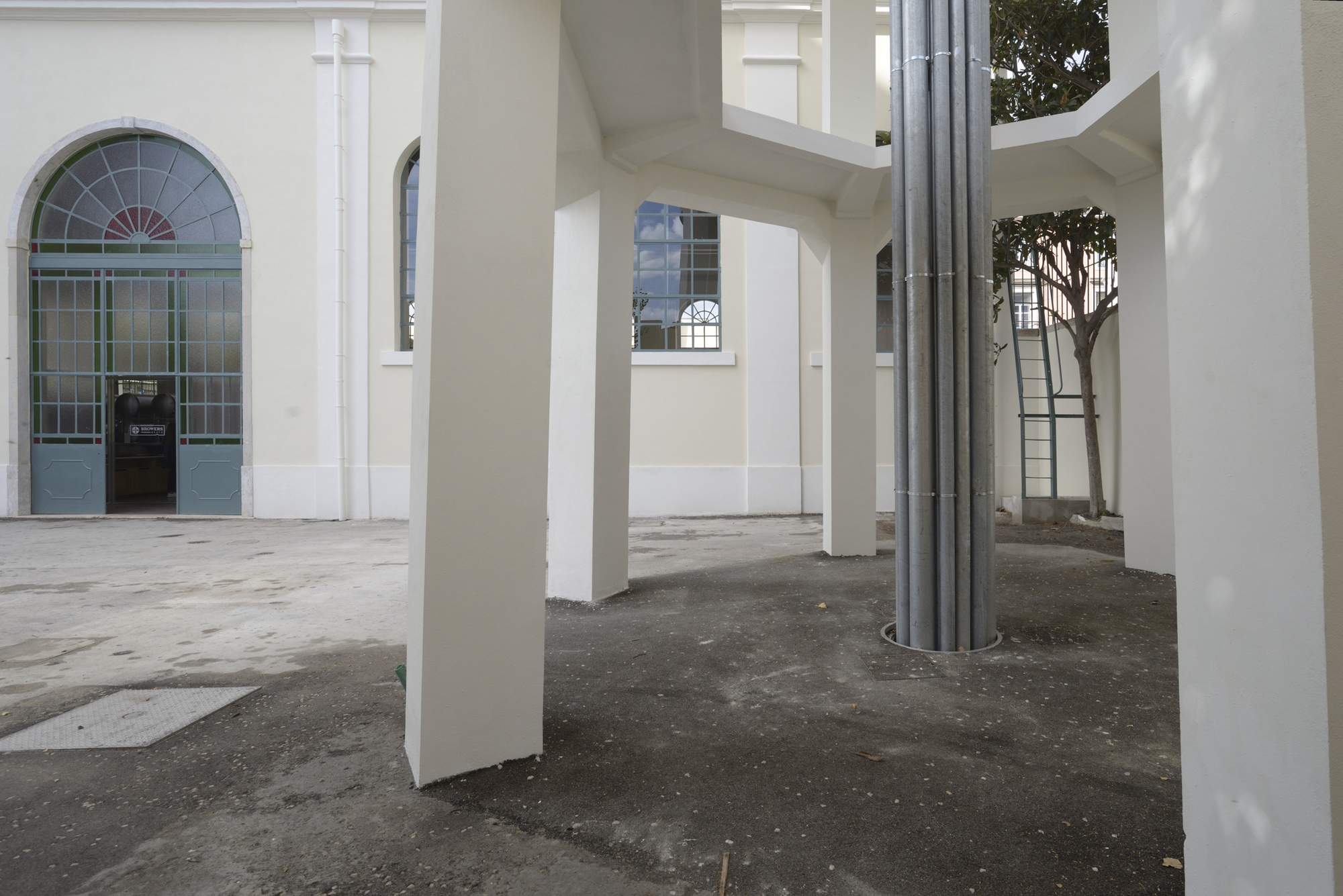 Transformation of the Former Military Maintenance Power Plant into the Browers Beato Microbrewery and Restaurant / Eduardo Souto de Moura + Nuno Graça Moura-34