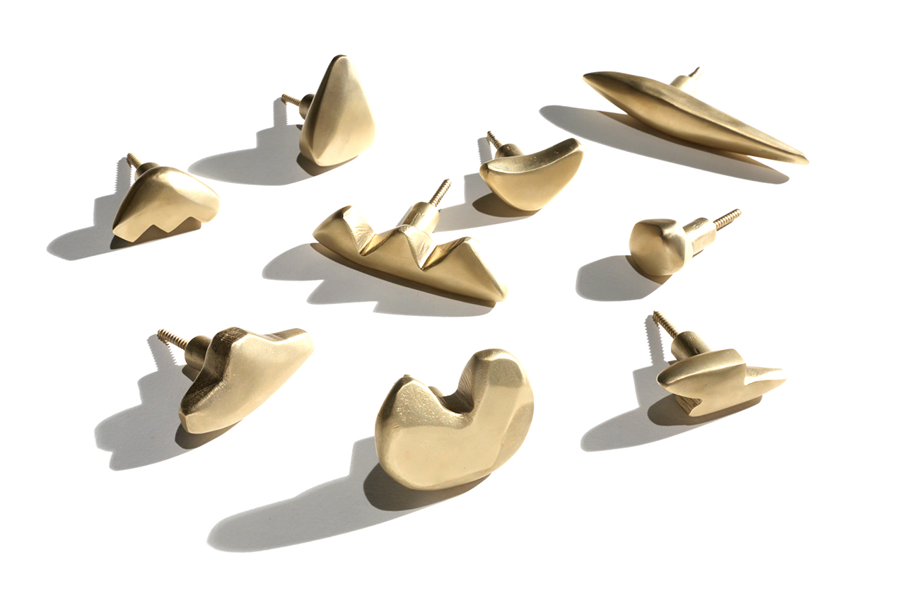 元素持有 | 抽象有机铜质硬件为家居增添雕塑气息-0