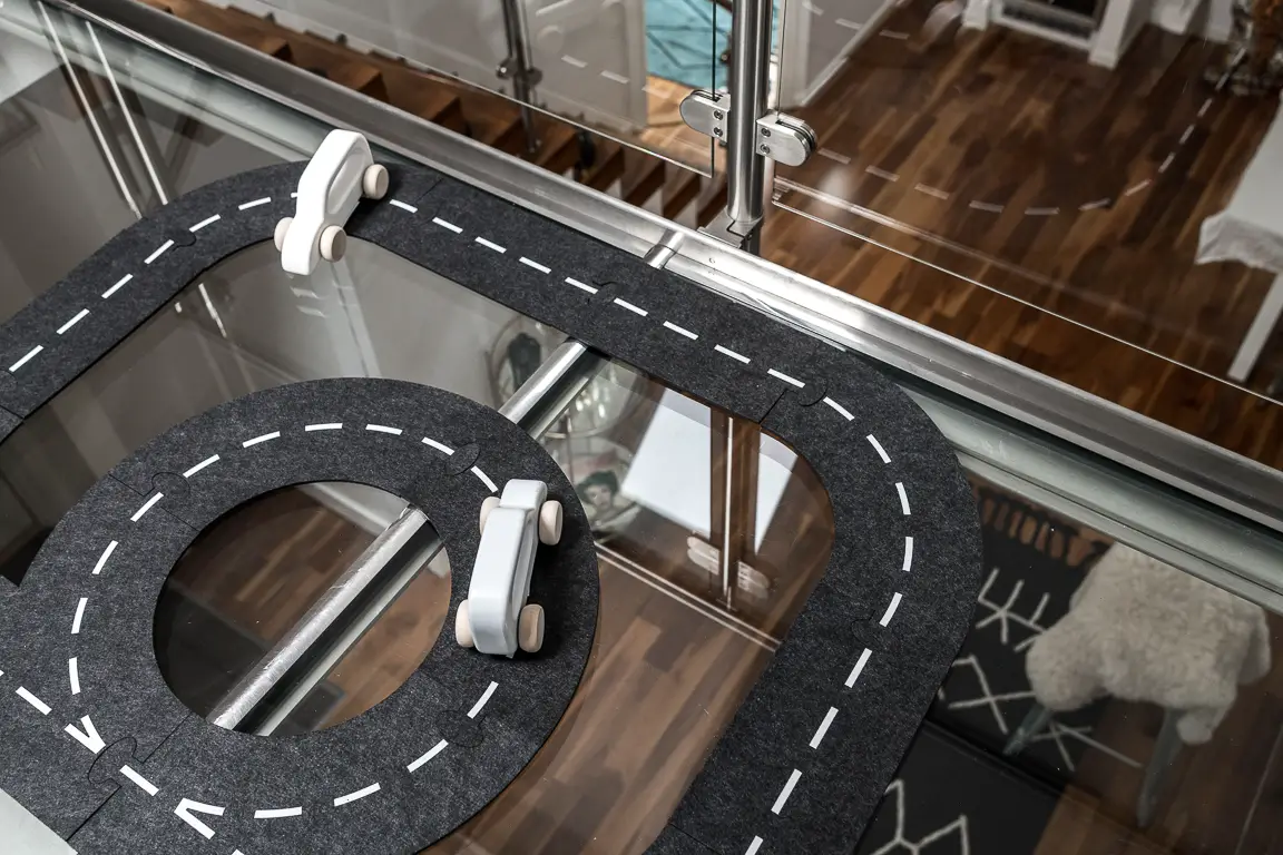 瑞典独特公寓，玻璃 mezzanine 引领设计新潮流-11