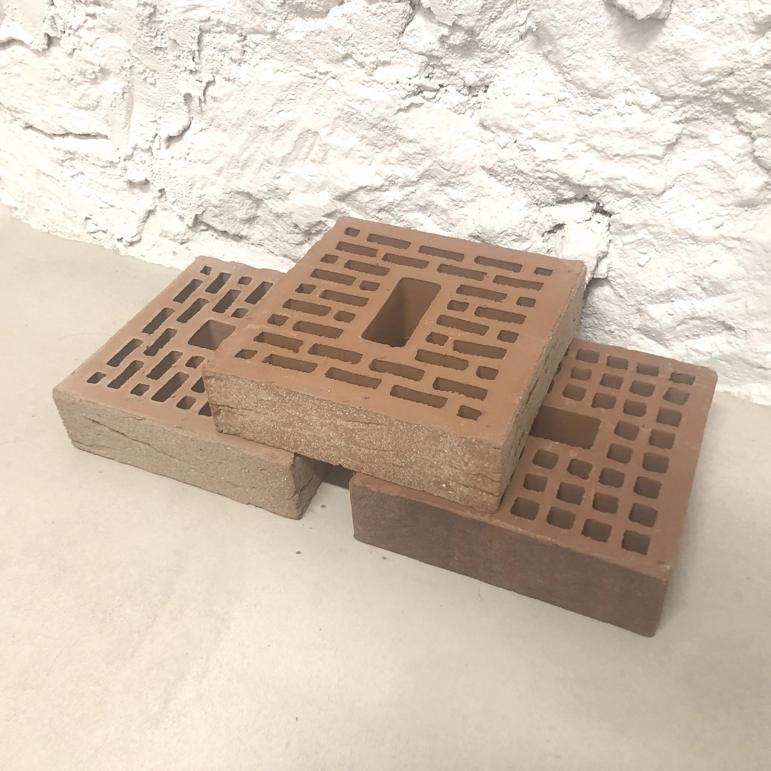 蒙让，龙吉斯·帕拉斯塔-24