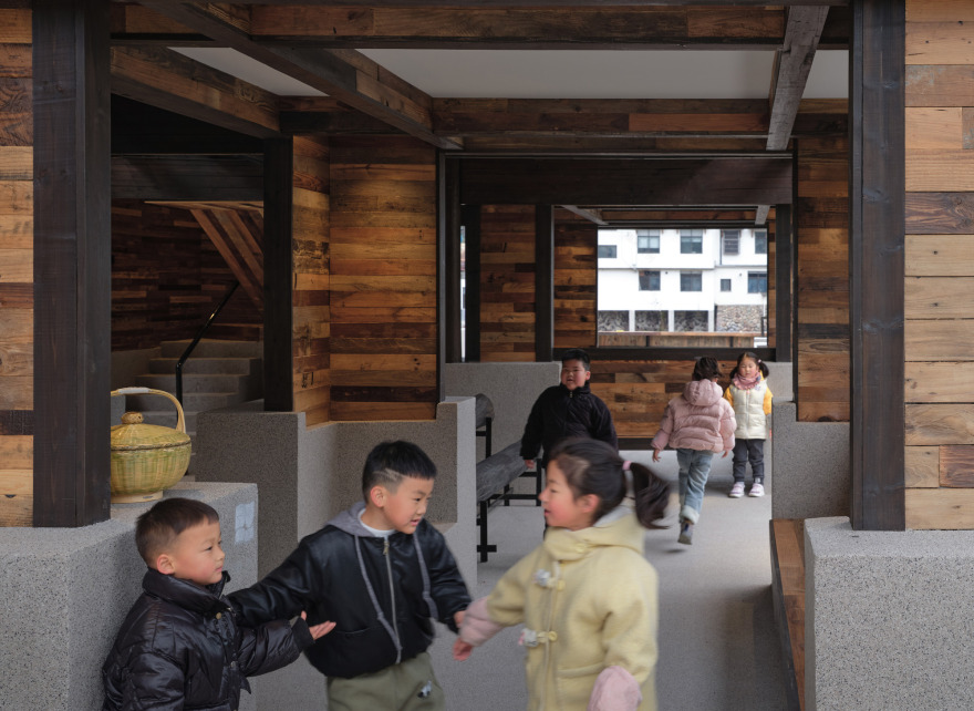 Renovation of the Old Riverside House / Ref Architects + 0.5m Studio-22