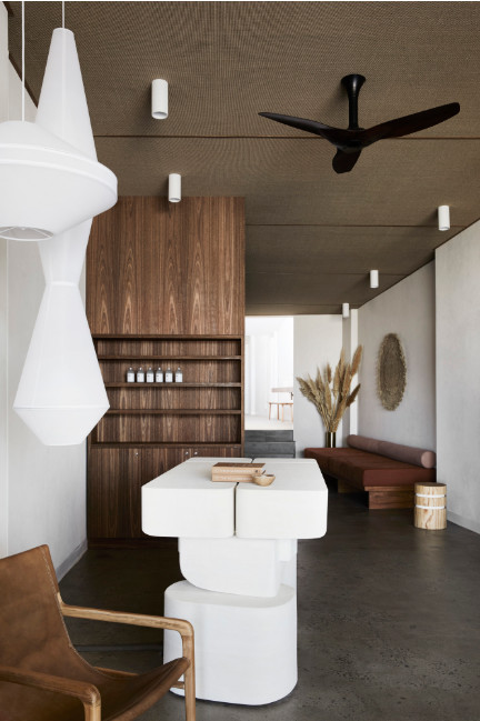 金色的;金黄色的;金的;金制的-125