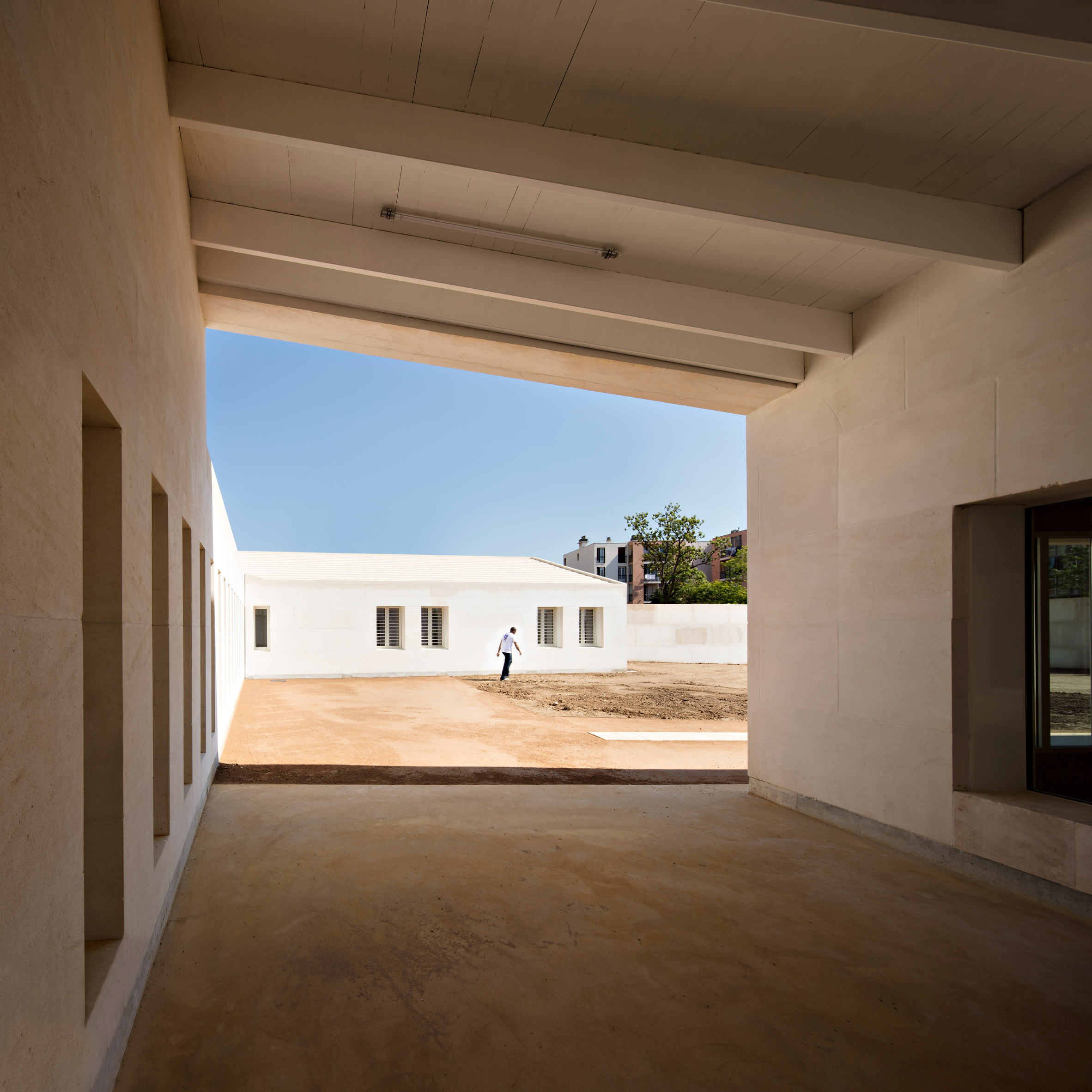 Combas builds "warm and robust" juvenile detention facility in Marseille-5