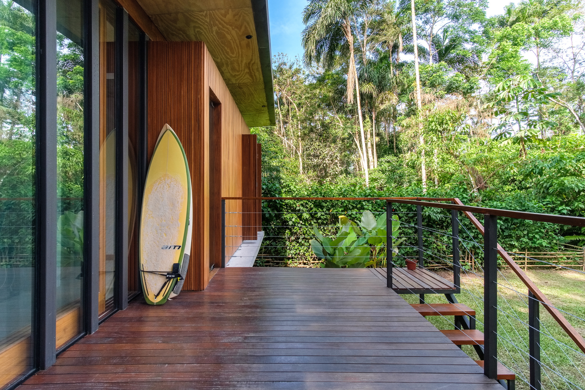 巴西绿意盎然的海岸线上的生态家园-16